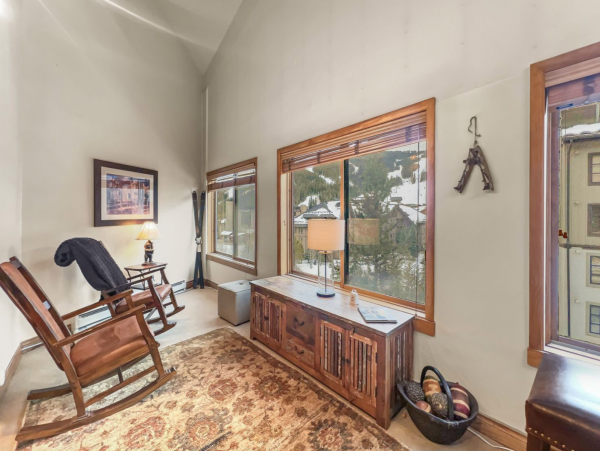 Copper MTN Center Village Pet Friendly condo Walk to Lift
